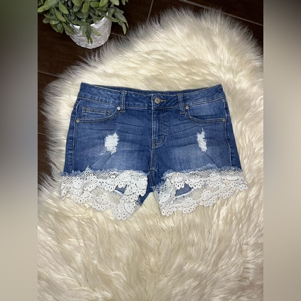 Altar’d State crochet hem distressed denim shorts sz 27